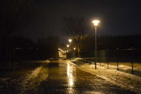 Uruchomiono oświetlenie w ciągu pieszo-rowerowym