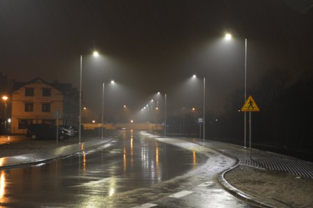 Uruchomiono oświetlenie przy nowej drodze w pobli