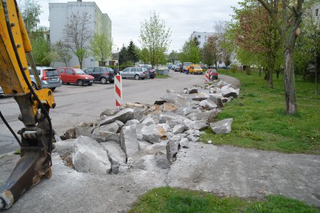 Rozpoczął się remont części chodnika przy ul.