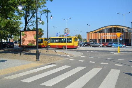Historyczne ciekawostki w gablotach na odnowionym 