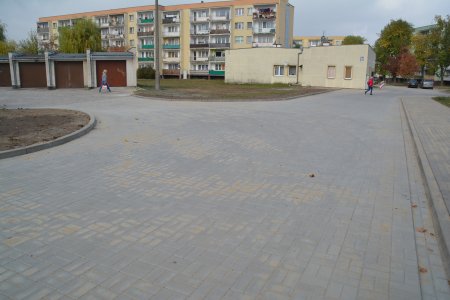 Wyremontowana droga wewnętrzna od ul. Batalionów