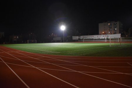 Oświetlony kompleks sportowy przy ul. 17 Stycznia