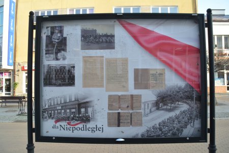 „Dla Niepodległej” – nowa wystawa na ul. Wa
