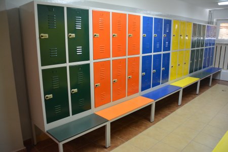 Zamontowano blisko 1000 szafek dla uczniów SP nr 