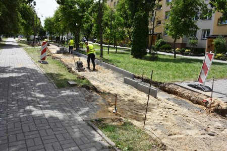 Ruszyła budowa chodnika i ścieżki rowerowej w u