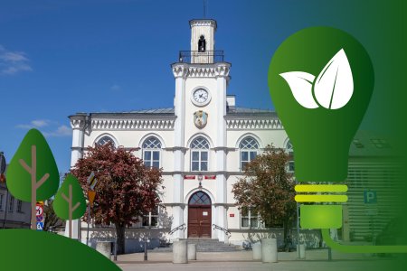 Grafika przedstawiająca ratusz w Ciechanowie oraz rysunek zielonej żarowki z białymi listkami wewnątrz.