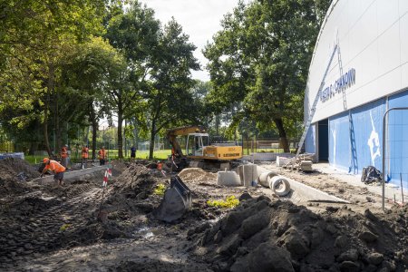 Ruszyła budowa miejsc parkingowych przy stadionie
